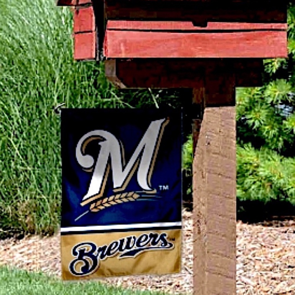 MLB MILWAUKEE BREWERS FAN FLAG NWT - Picture 3 of 8